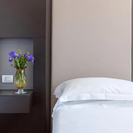 Wall Art Hotel & Residence-2